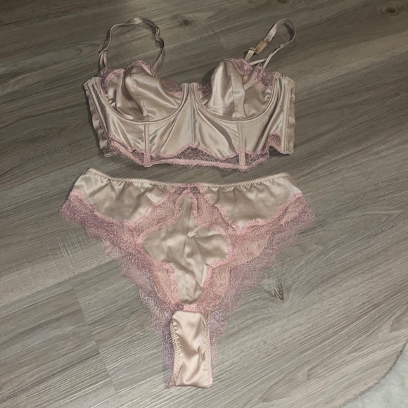 Absolutely beautiful Victoria secret set - Picture 1 of 2